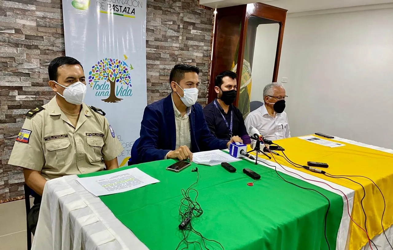 Lee más sobre el artículo Gobernación de Pastaza coordina trabajos con EEASA en la vía Puyo-Baños.