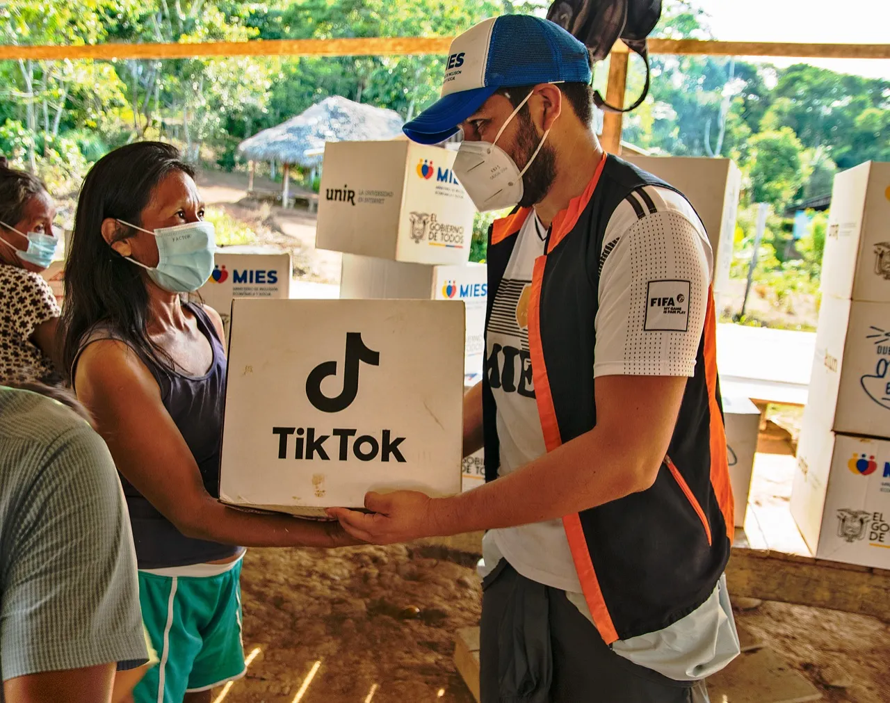 Lee más sobre el artículo EL MIES, LA FUNDACIÓN DONATION, UNIR Y TIK TOK ENTREGARON KITS DE ALIMENTOS A FAMILIAS SÁPARAS, KICHWAS Y ANDOWAS DE PASTAZA.