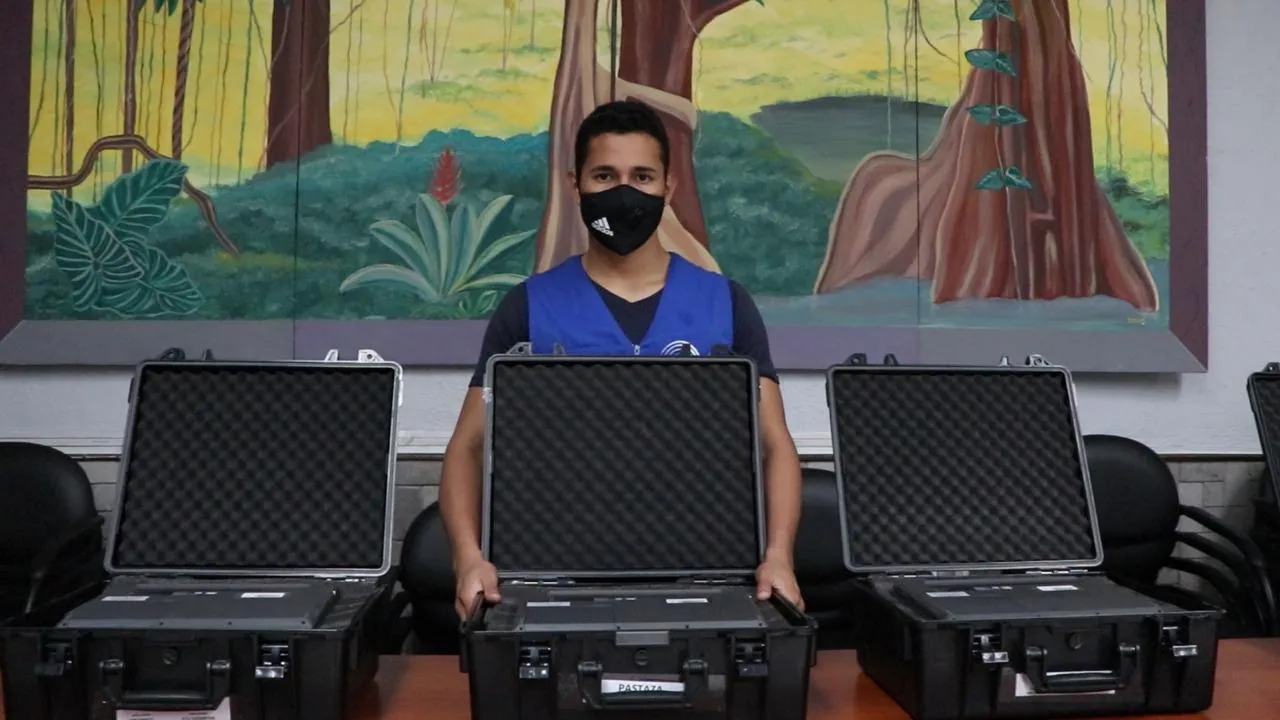 Lee más sobre el artículo La Delegación Provincial Electoral de Pastaza recibió 14 kits técnicos para la transmisión de datos en las Elecciones Generales 2021.