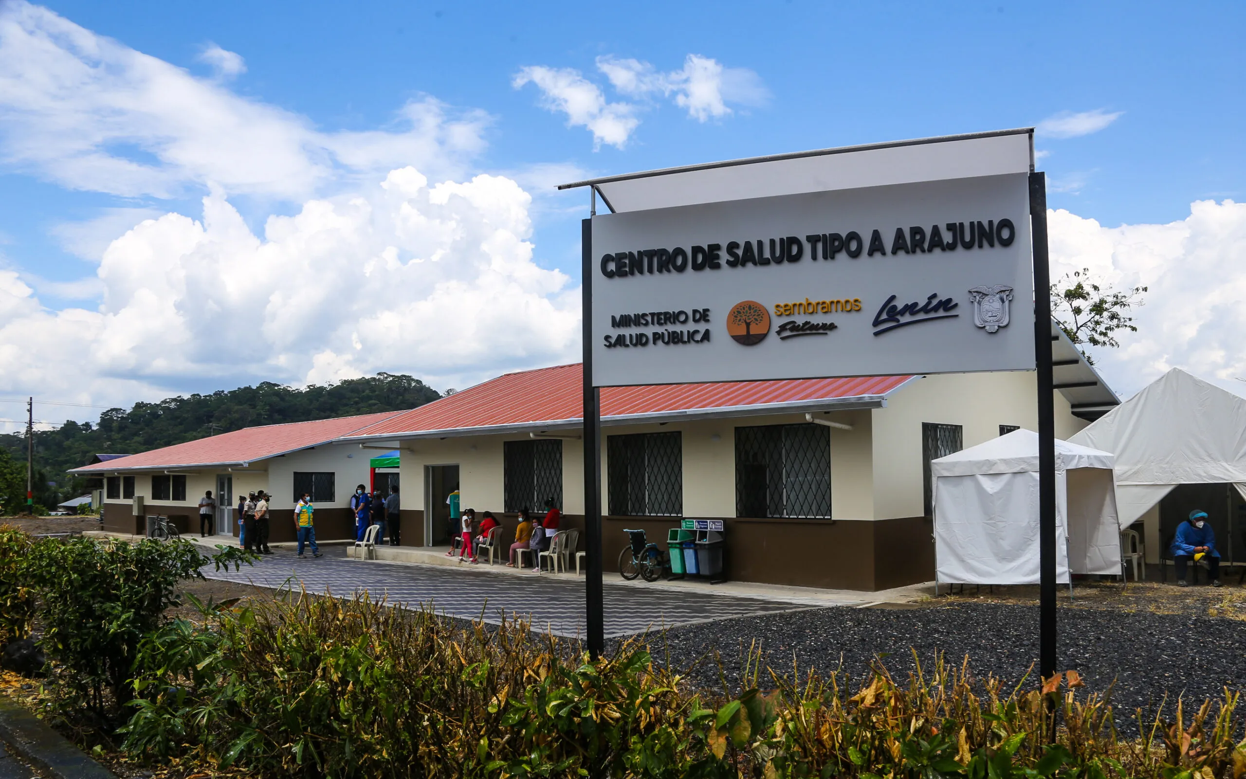 Lee más sobre el artículo Se inaugura centro de salud repotenciado en Arajuno, uno de los cantones priorizados por la Vicepresidencia para atender la Desnutrición Crónica Infantil.