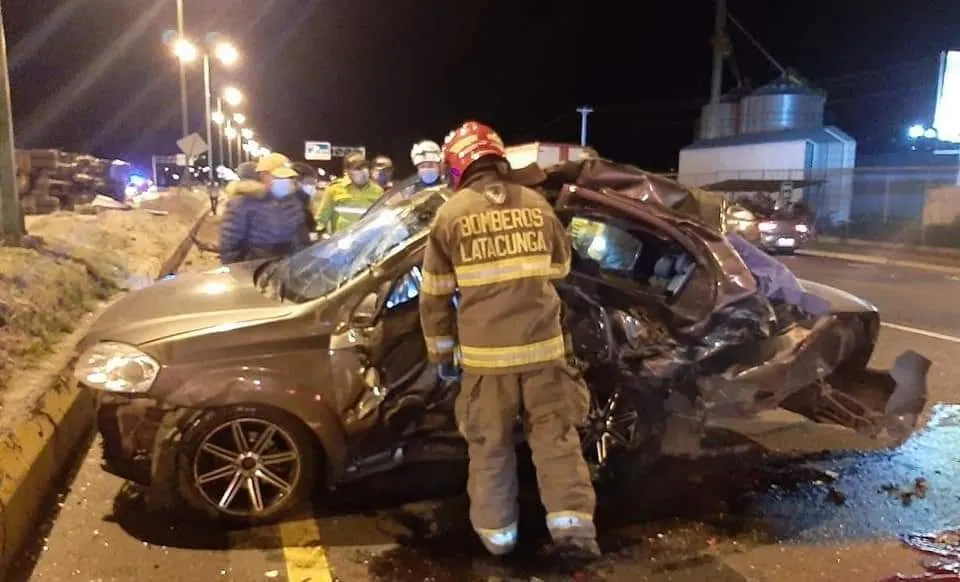 Lee más sobre el artículo Atención por siniestro de tránsito en la vía E35 fue coordinada desde el ECU 911.