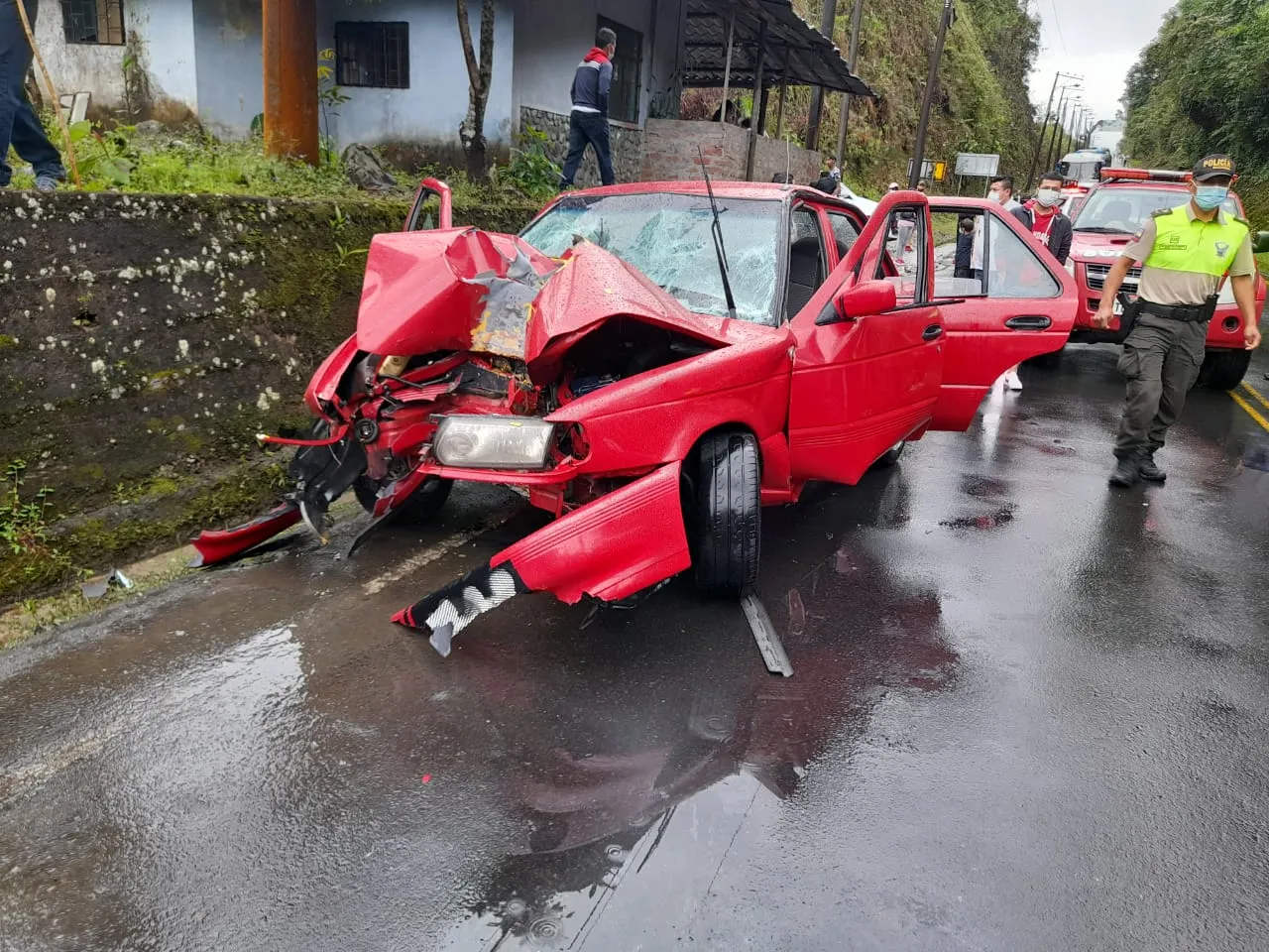 Lee más sobre el artículo Desde la Sala Operativa Pastaza se coordinó atención para cinco personas heridas en un siniestro de tránsito en Mera .