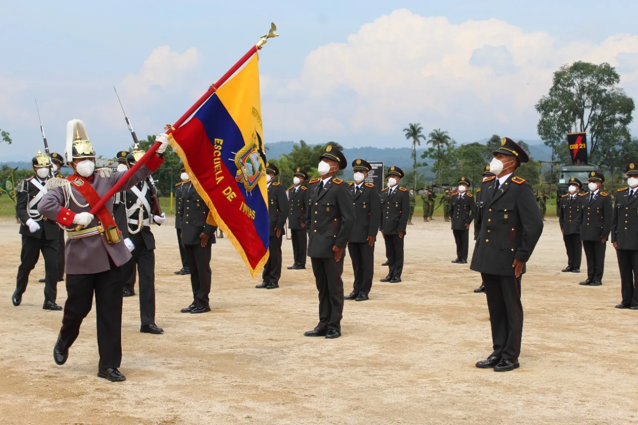 Lee más sobre el artículo Escuela de Iwias Crnl. Gonzalo Barragán graduó a 37 nuevos soldados del Ejército Ecuatoriano.