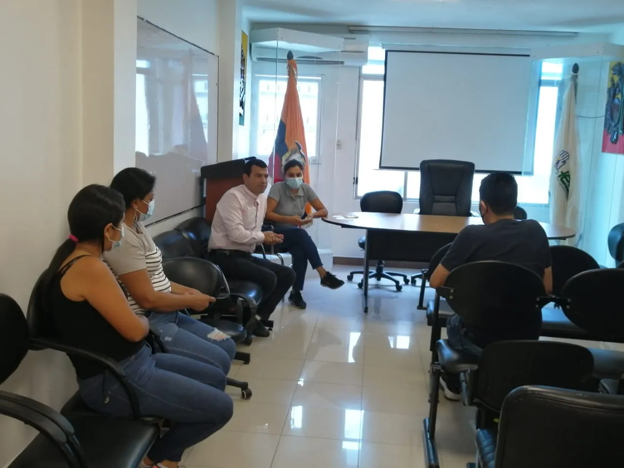 Lee más sobre el artículo IESS Pastaza entrega aporte solidario a víctimas de incendio.