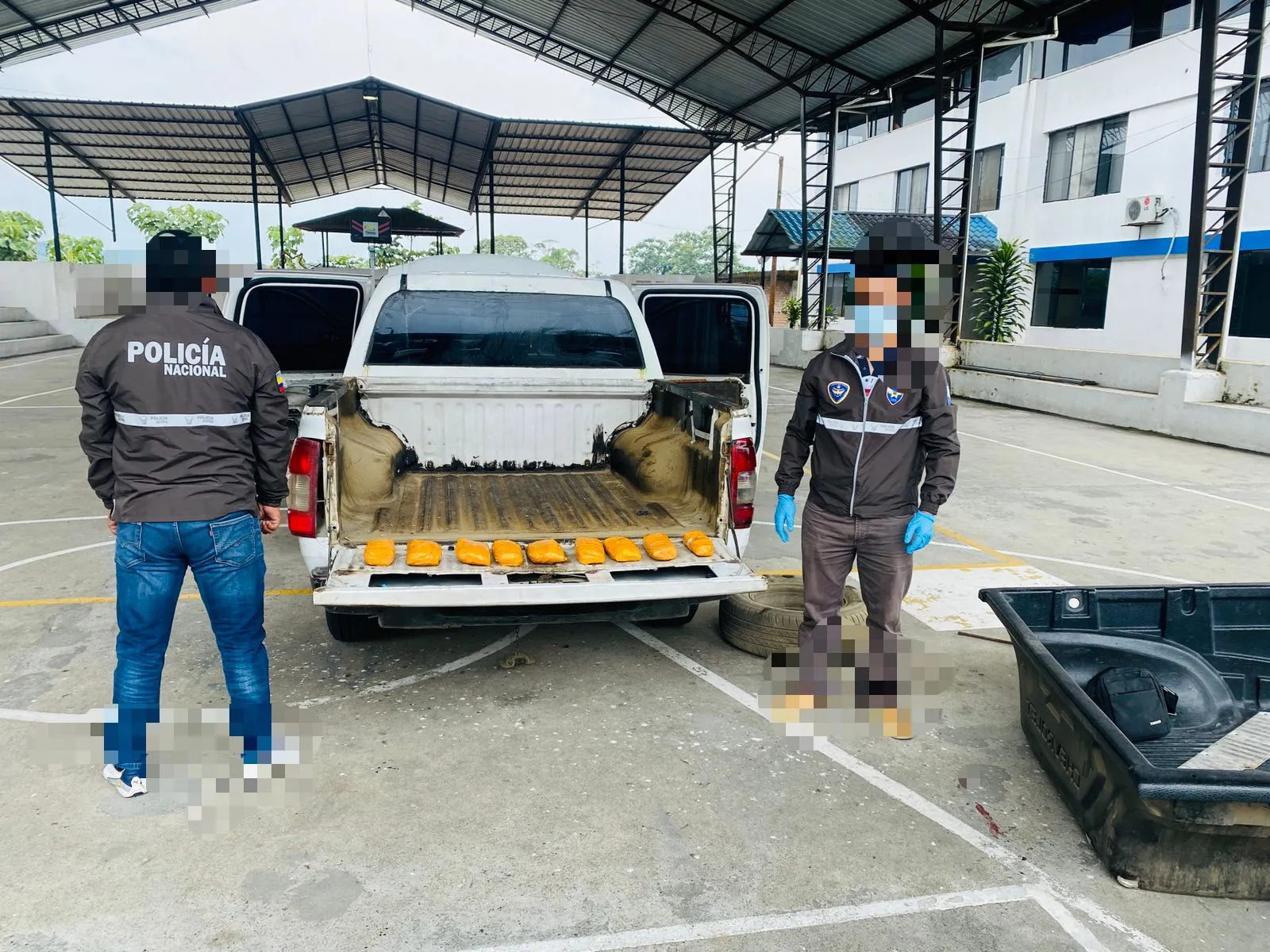 Lee más sobre el artículo Efectiva operación policial permitió la aprehensión de dos ciudadanos y decomisa de droga en Pastaza.