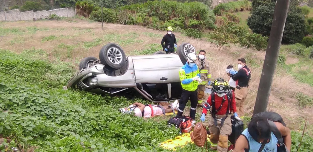 Lee más sobre el artículo Un automotor vuelca y deja cuatro personas heridas en Baños