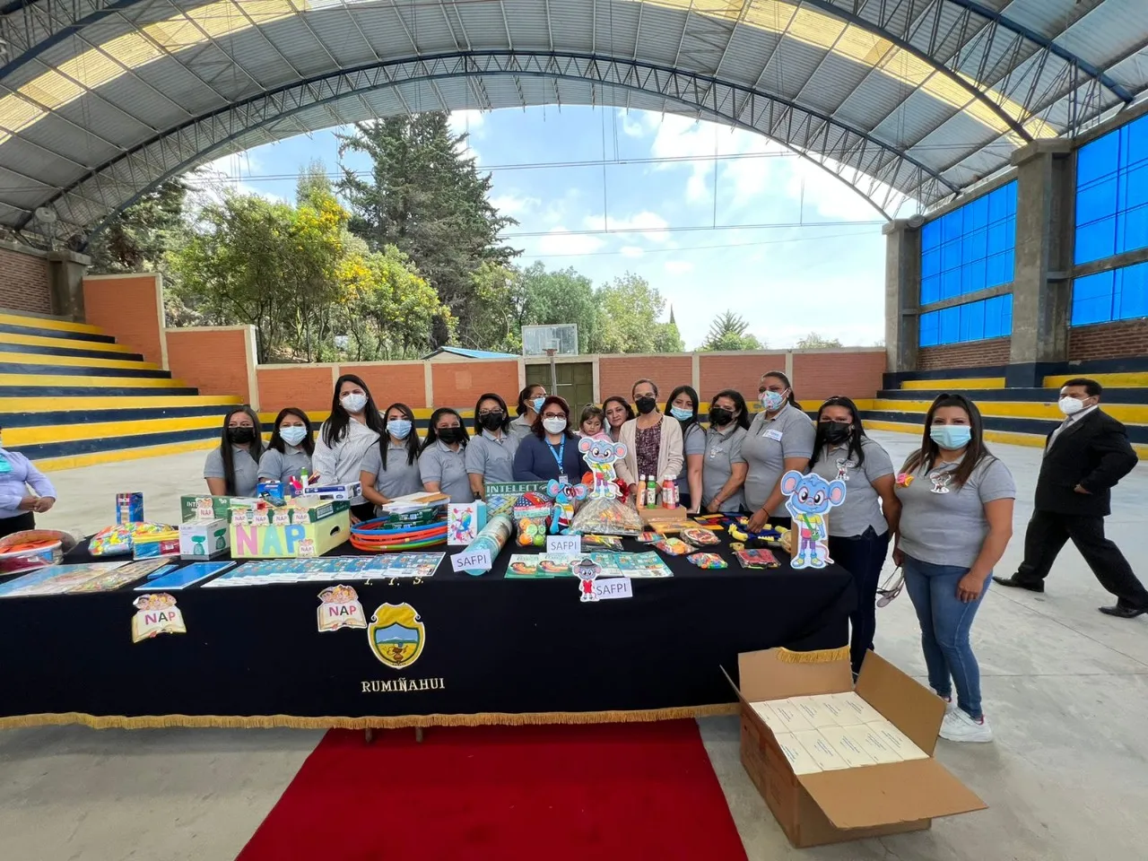 Lee más sobre el artículo Ministra de Educación entregó material didáctico para estudiantes de ofertas extraordinarias de la Zona3.