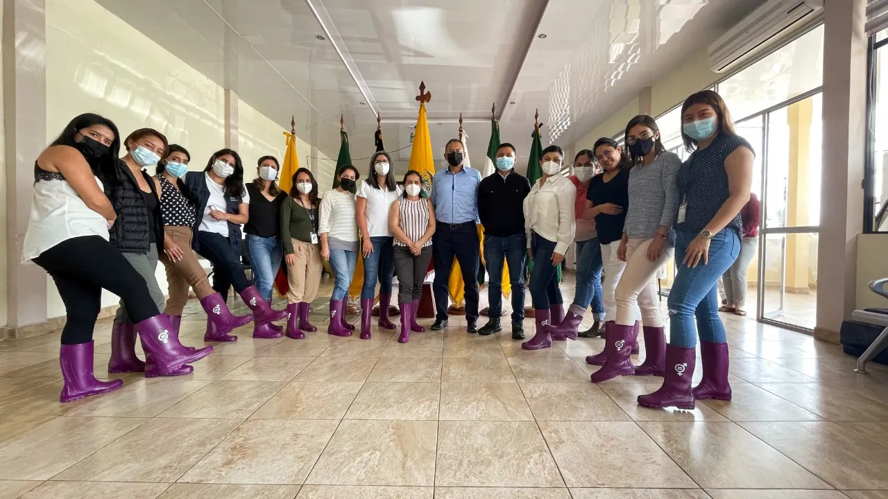 Lee más sobre el artículo En Puyo se desarrolló la presentación de “Botas Violetas”.