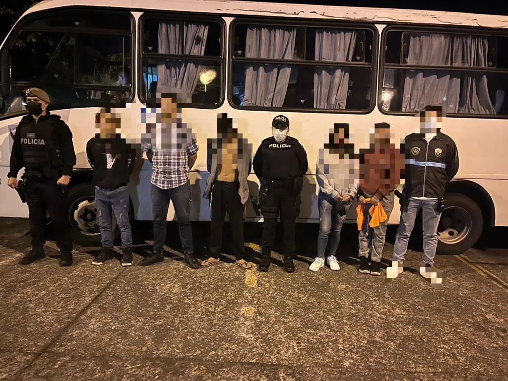 Lee más sobre el artículo Operativo “Poseidón” deja 05 detenidos y un arma de fuego decomisada en Pastaza.