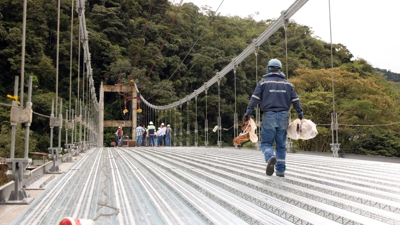 Lee más sobre el artículo Avanza la construcción del puente sobre el río Pastaza, paso a Cumandá del cantón Palora.
