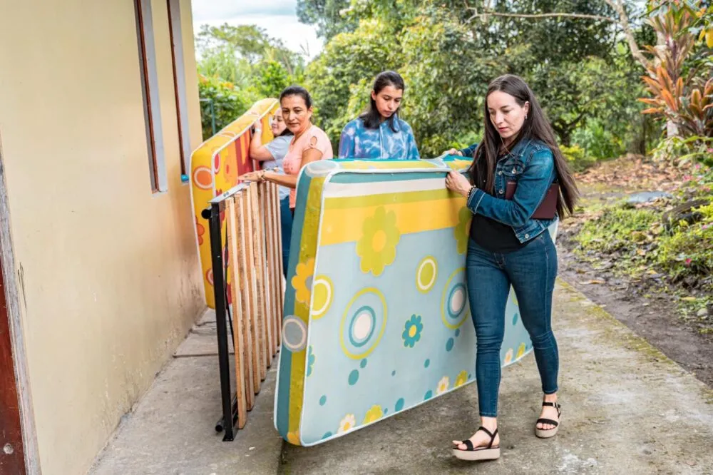 Lee más sobre el artículo Ayuda Social recibió familia del barrio Miraflores en Puyo.