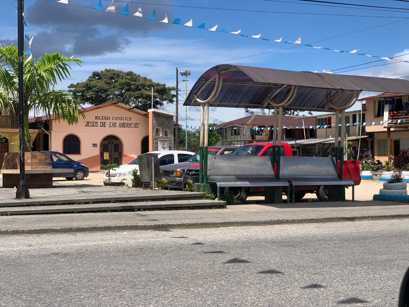 Lee más sobre el artículo Estudiante en Puyo fue víctima de robo a mano armada mientras esperaba el bus.