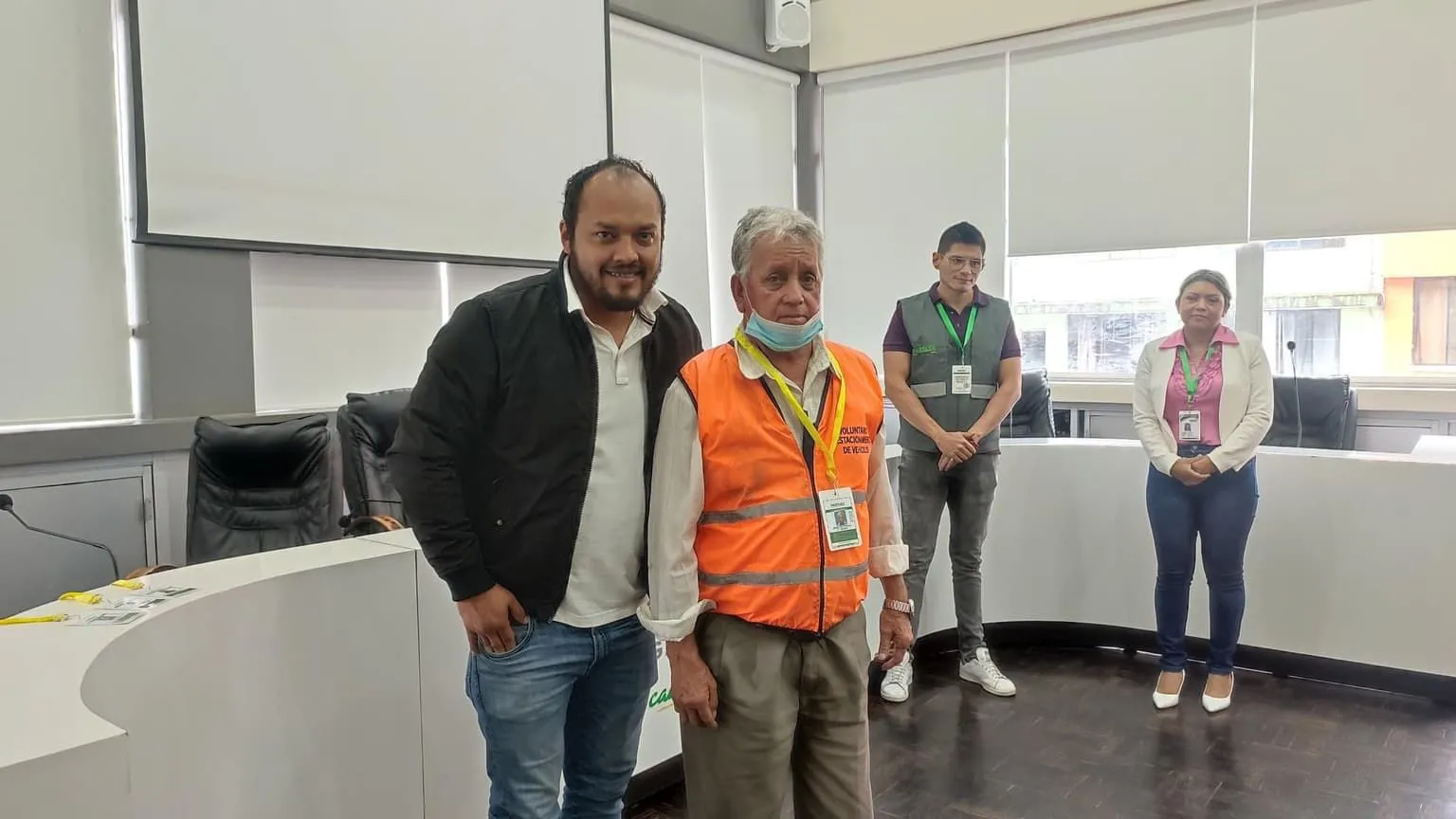 Lee más sobre el artículo Voluntarios de Estacionamiento recibieron credenciales por el Municipio del Cantón Pastaza