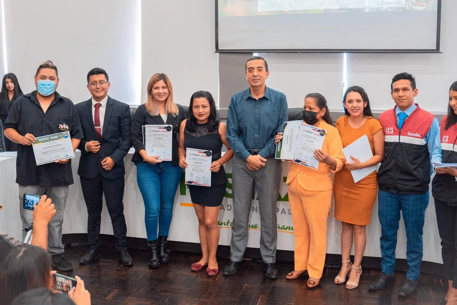 Lee más sobre el artículo Emprendedores reciben certificados por capacitación en marketing digital.