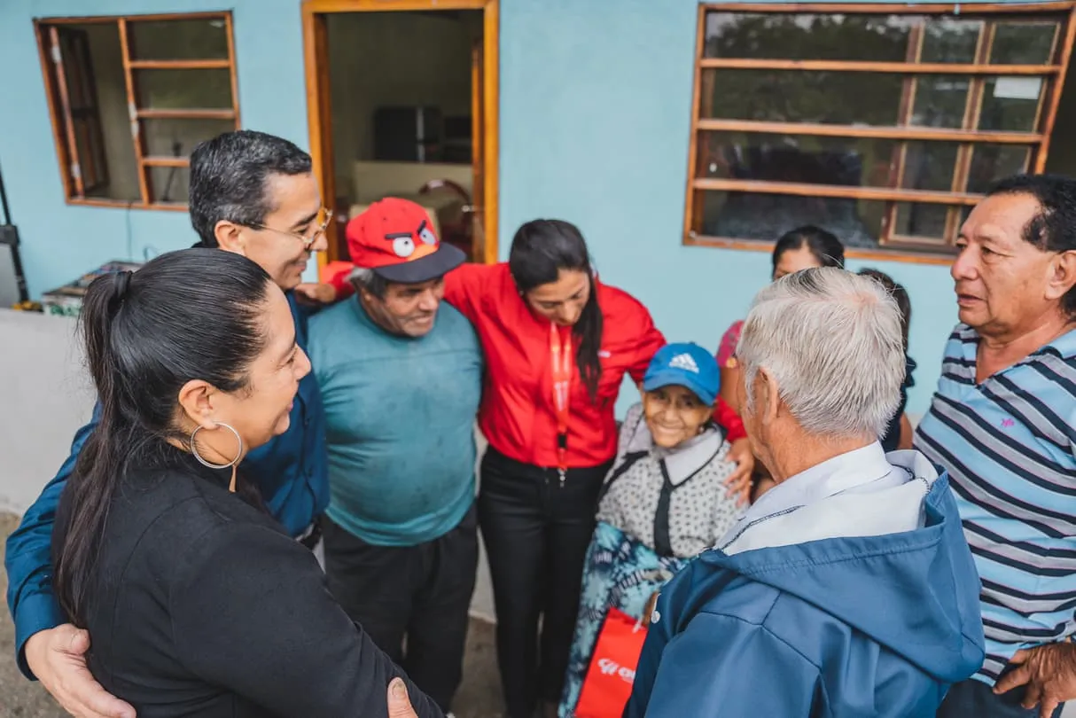 Lee más sobre el artículo Alcalde ayudó a construir casa para adultos mayores en Puyo