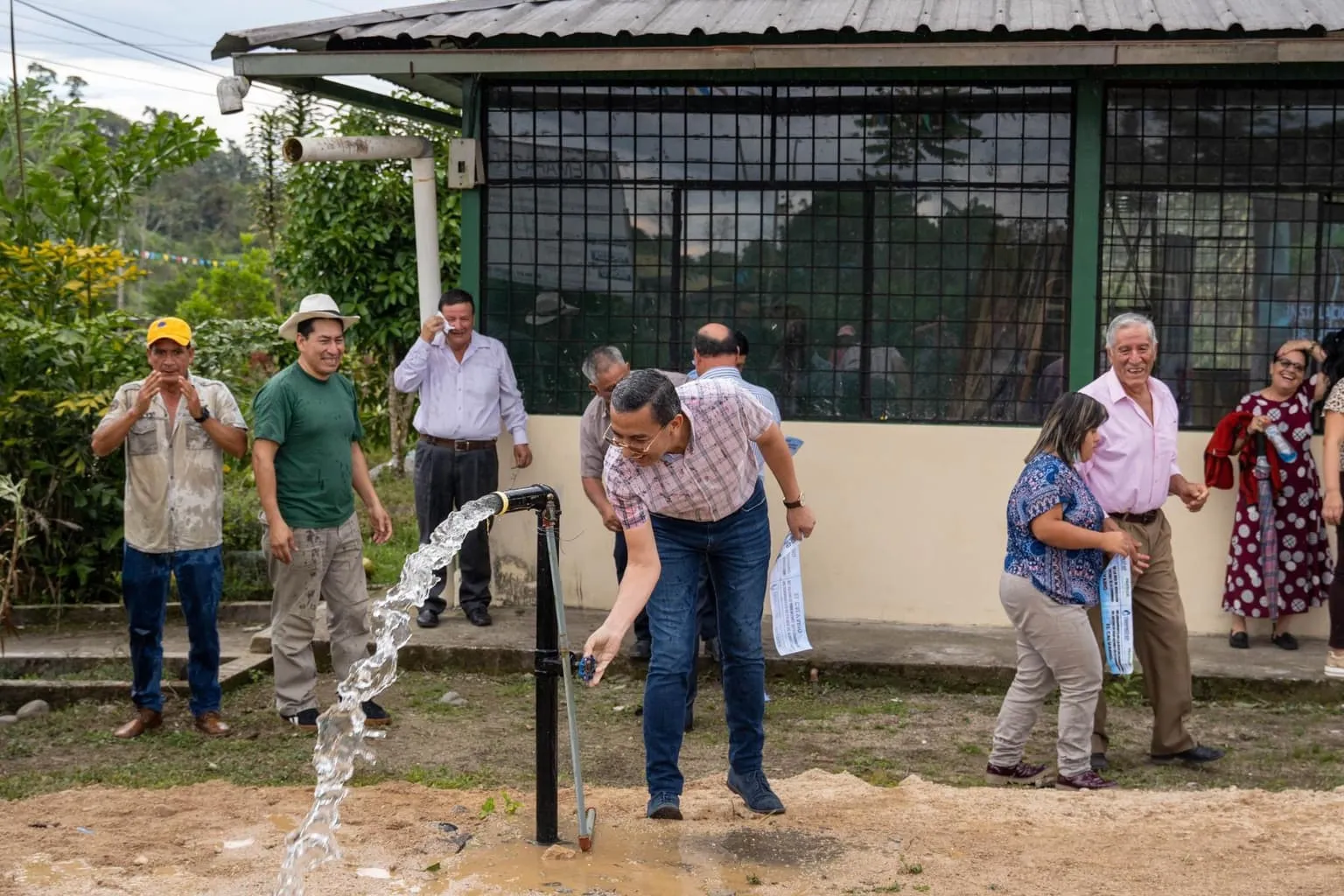 Lee más sobre el artículo Municipio del Cantón Pastaza entregó Agua  Potable y Alcantarillado en Veracruz