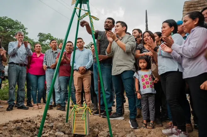 Lee más sobre el artículo El Gobierno de Pastaza inicia el asfaltado de 10 km de la vía desde Ilipi hasta la comunidad Yanapuma.
