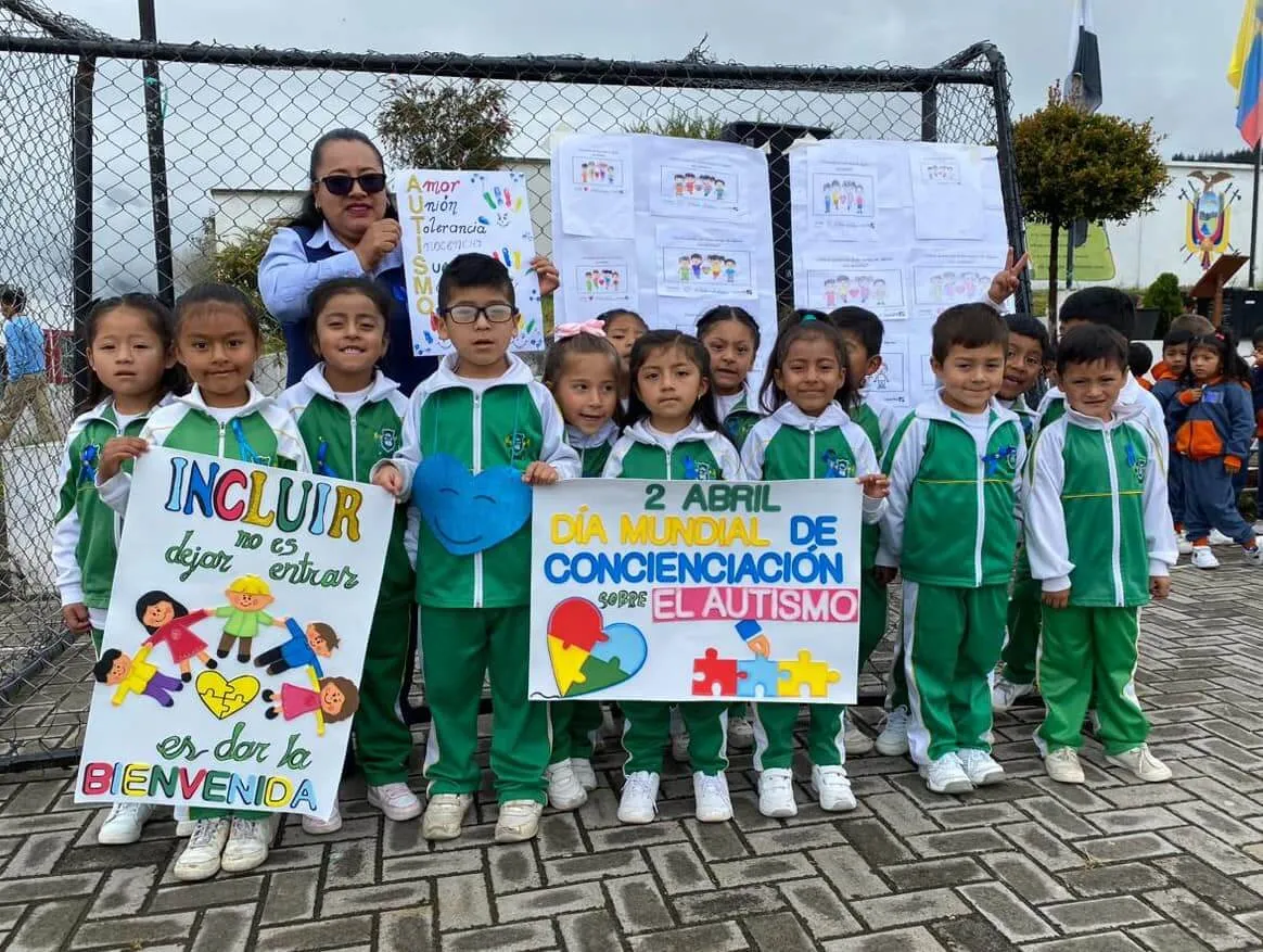 Lee más sobre el artículo Estudiantes y docentes de la Zona 3 conmemoran el Día Mundial de concienciación del Autismo.