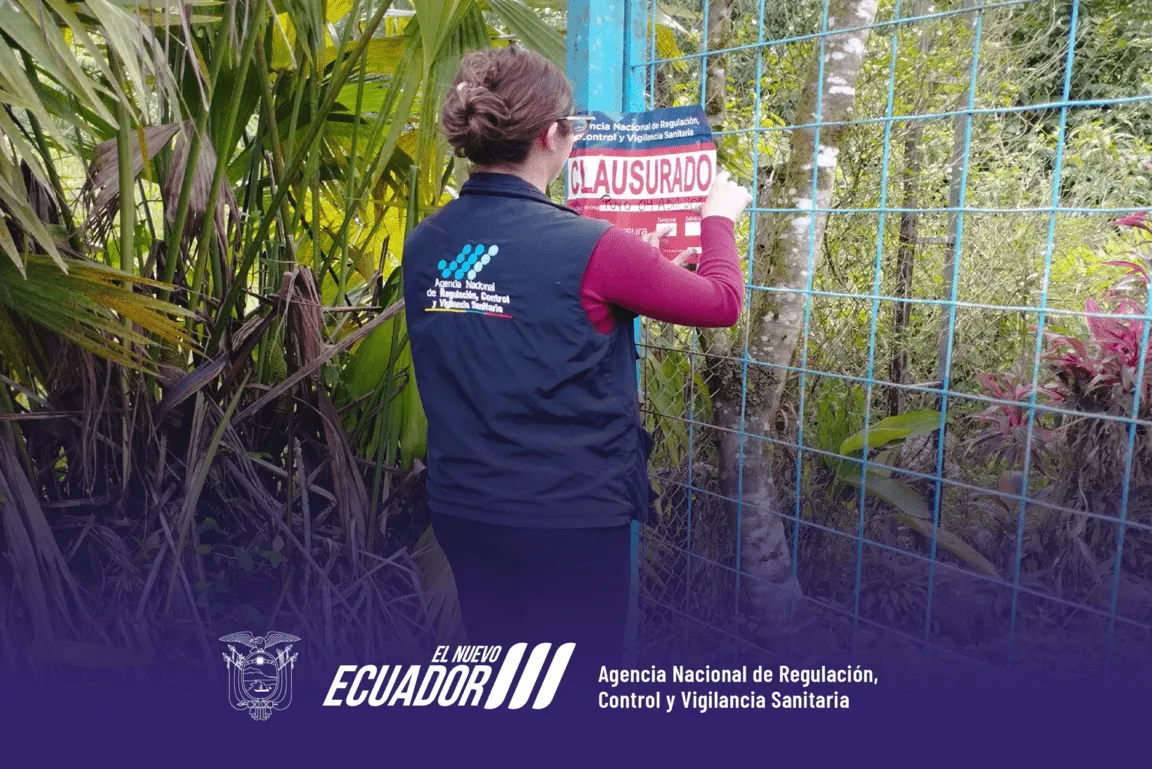 Lee más sobre el artículo Arcsa clausuró planta embotelladora de Pastaza por lote contaminado de agua de consumo humano. 