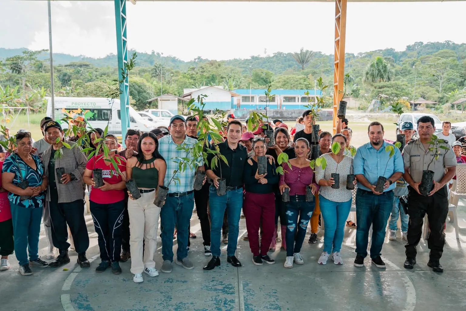 Lee más sobre el artículo Prefectura de Pastaza entregó plantas.