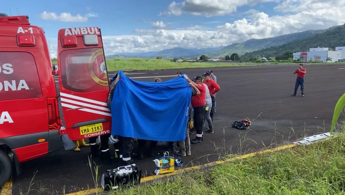 Lee más sobre el artículo Accidente aéreo en Macas deja un fallecido y un herido de gravedad.