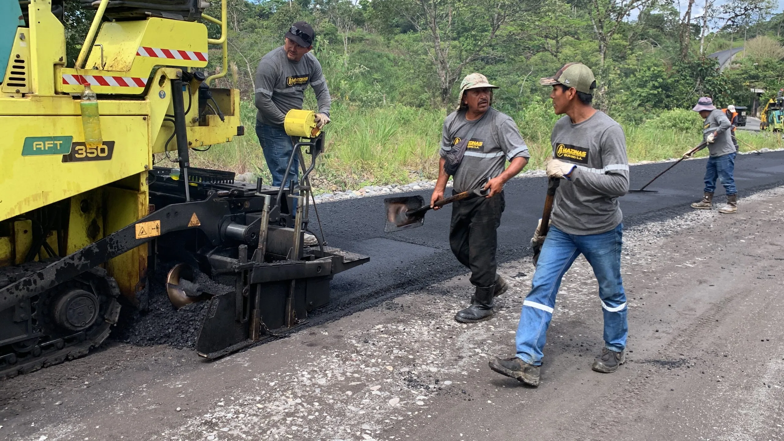Lee más sobre el artículo Recorrido de obra de asfaltado vía Curaray en Puyo.