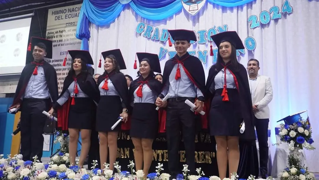Lee más sobre el artículo Estudiantes de la Zona 3 reciben su diploma como nuevos bachilleres de laRepública.