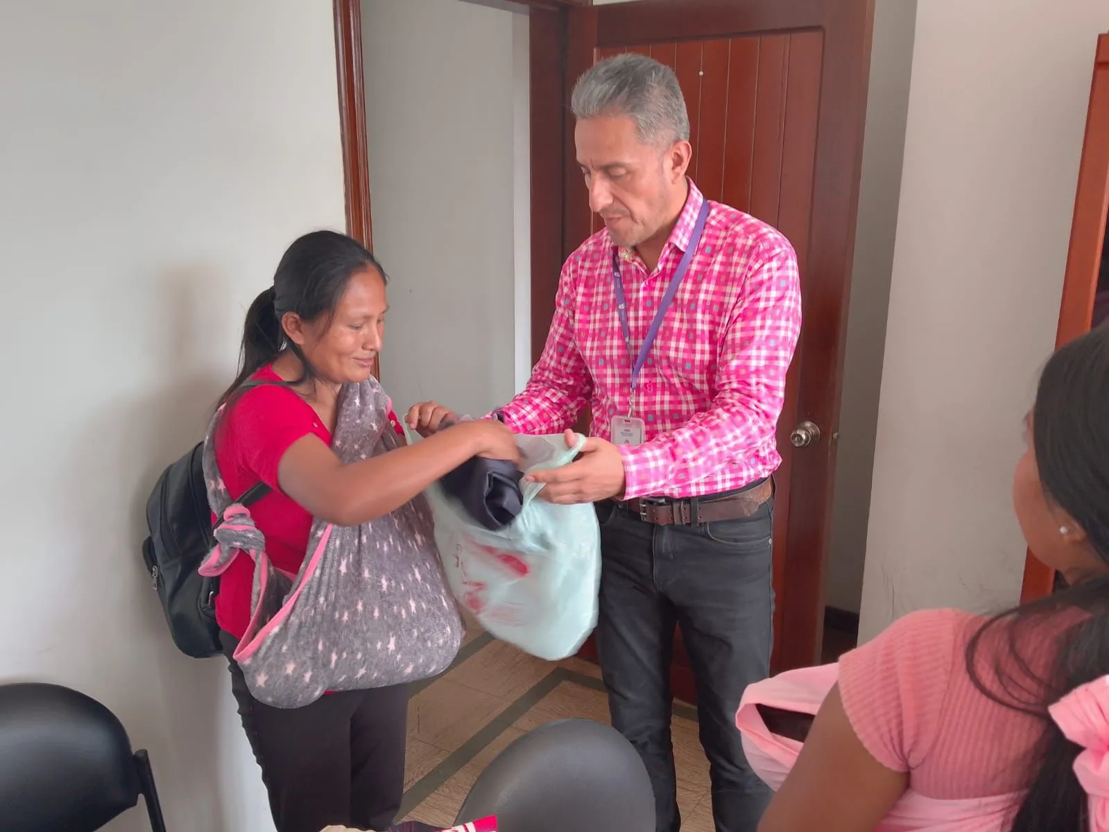 Lee más sobre el artículo MIES entrega kits de ropa a familias vulnerables.