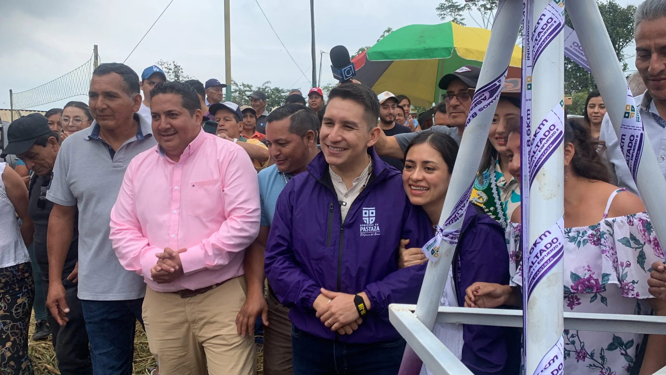 Lee más sobre el artículo Prefectura de Pastaza inicia obra de 8,6 Km en parroquia Diez de Agosto.