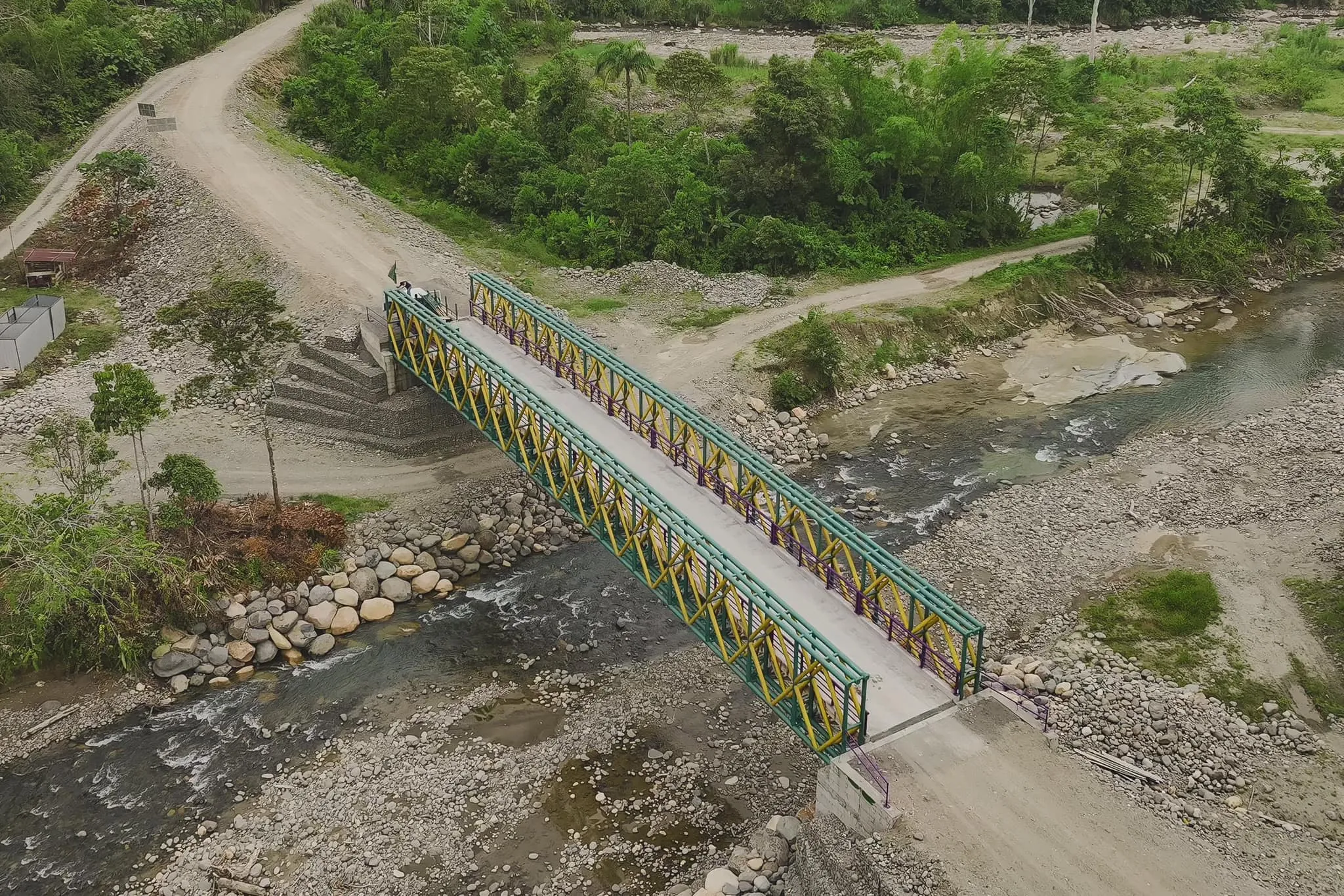 Lee más sobre el artículo Prefectura de Pastaza entregó puente de 45m en Ishkayaku, Cantón Santa Clara.