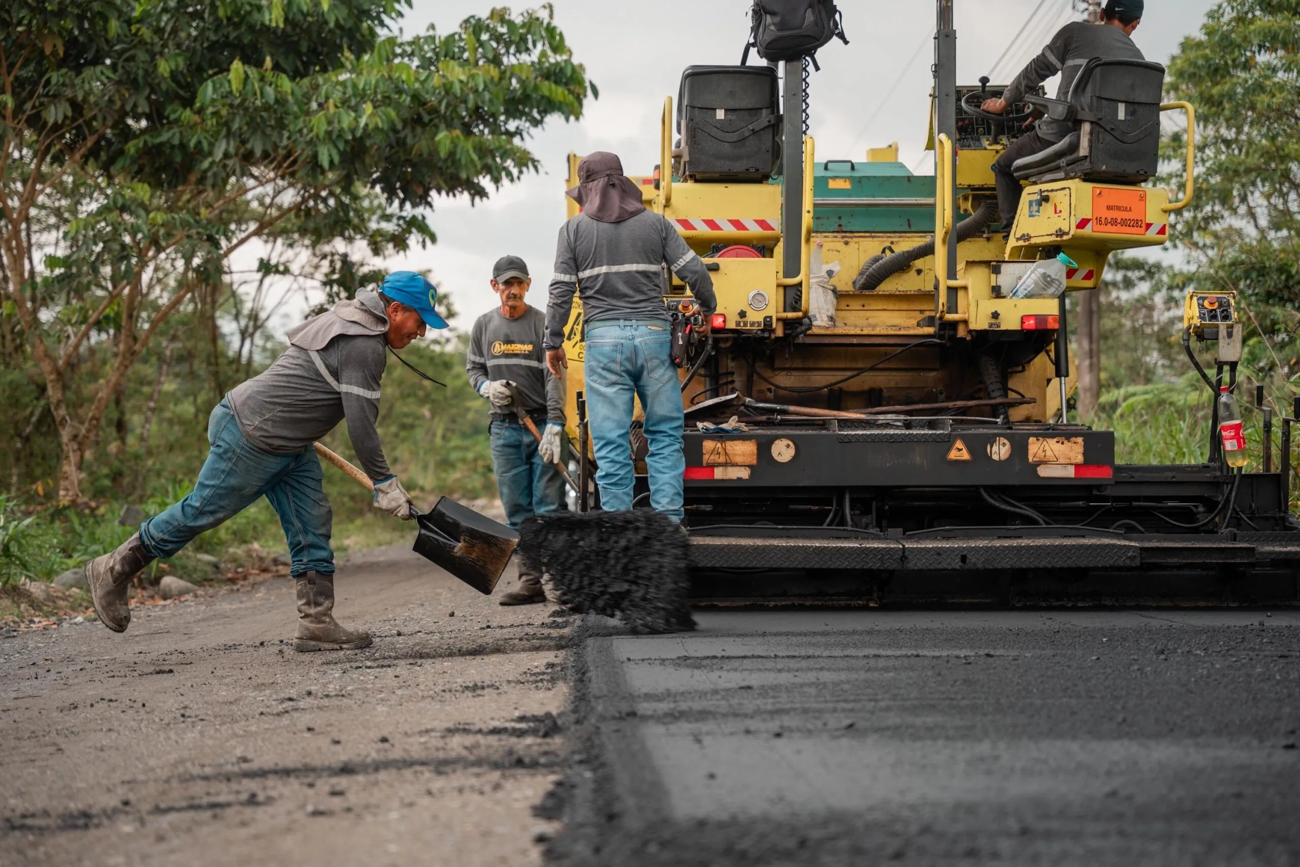 Lee más sobre el artículo Se asfaltan 800 metros en Los Baneños.