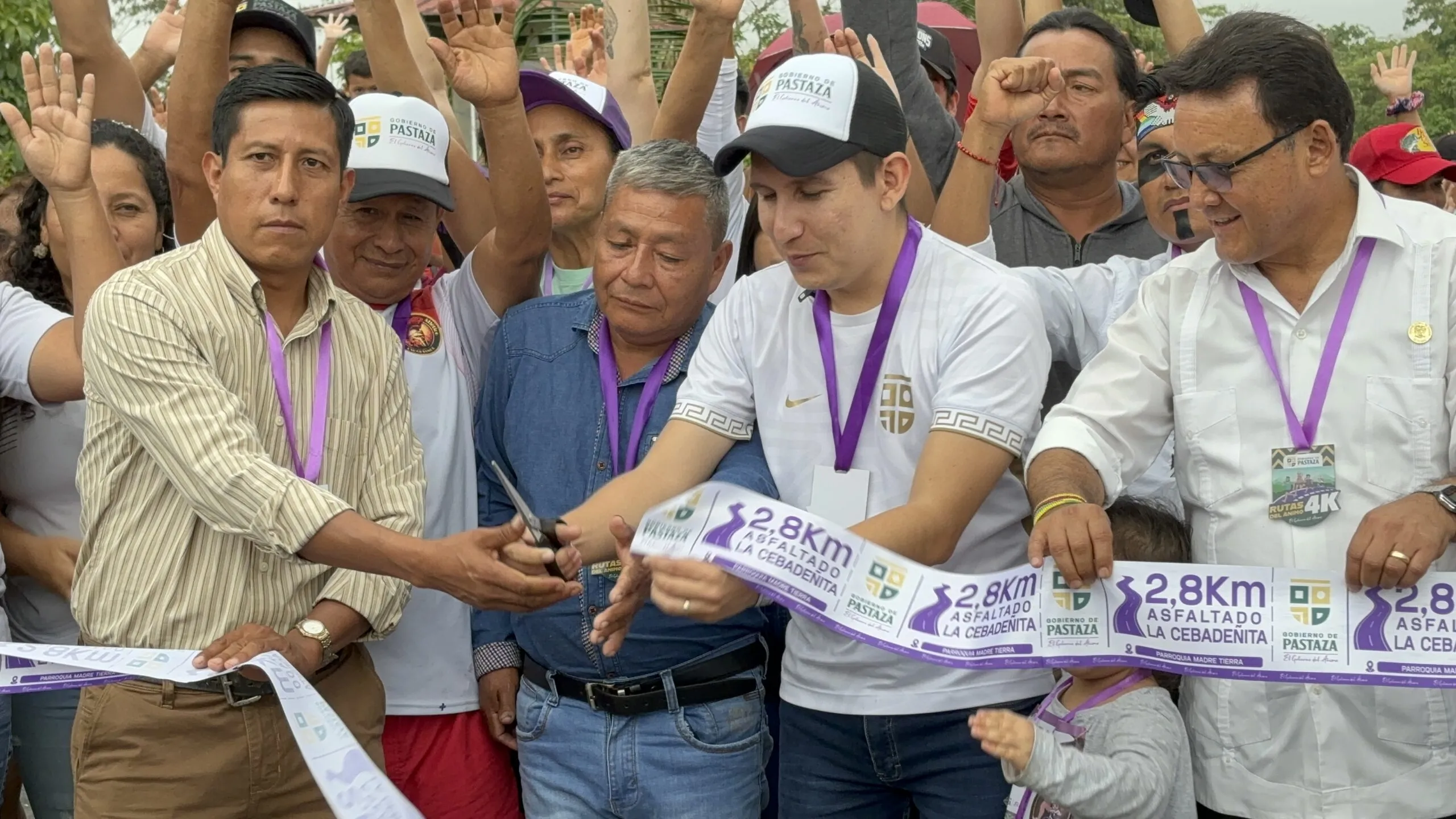 Lee más sobre el artículo 2, 8Km de asfalto entregó Prefectura de Pastaza.