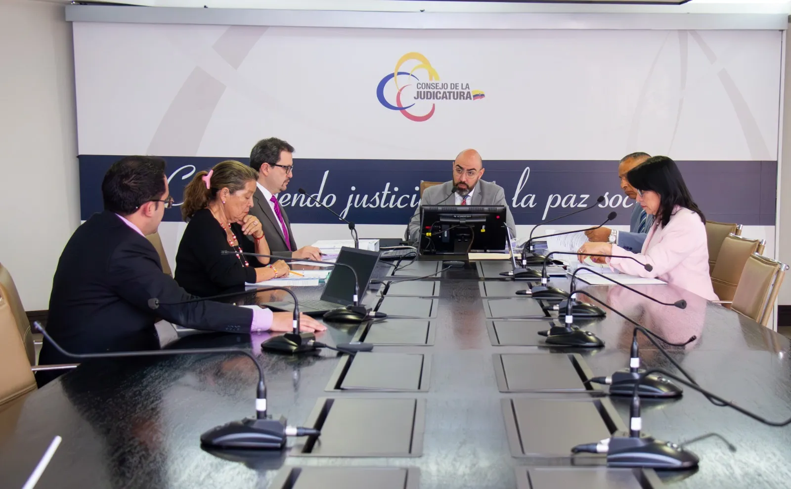 Lee más sobre el artículo 25 funcionarios judiciales investigados en los casos Plaga, Purga y Metástasis fueron destituidos.
