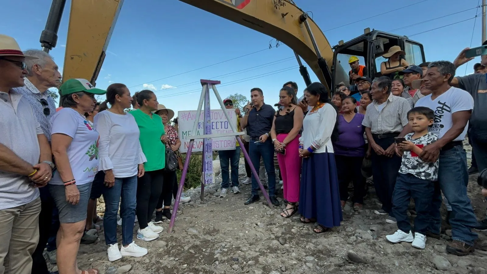 Lee más sobre el artículo Transmisión colocación primera piedra del puente sobre el río Tigre en Mera.