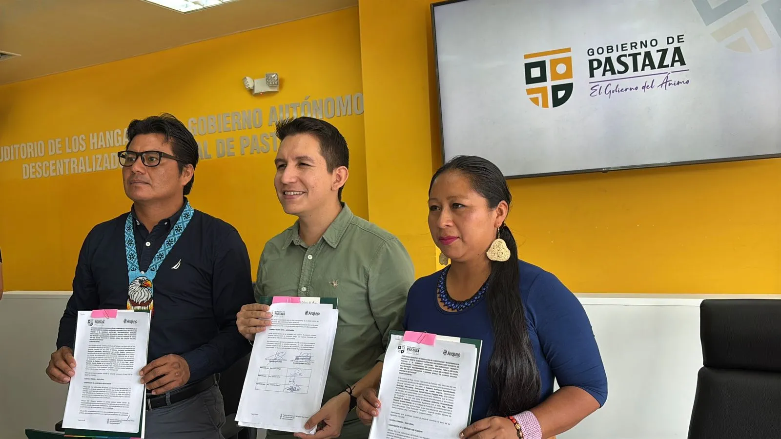 Lee más sobre el artículo Firma de transferencia de recursos de Prefectura de Pastaza al Municipio de Arajuno.