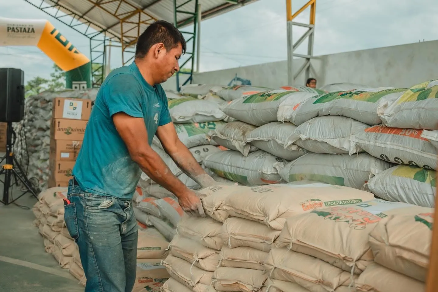 Lee más sobre el artículo Prefectura de Pastaza entregó insumos para cañicultores de Tarqui.