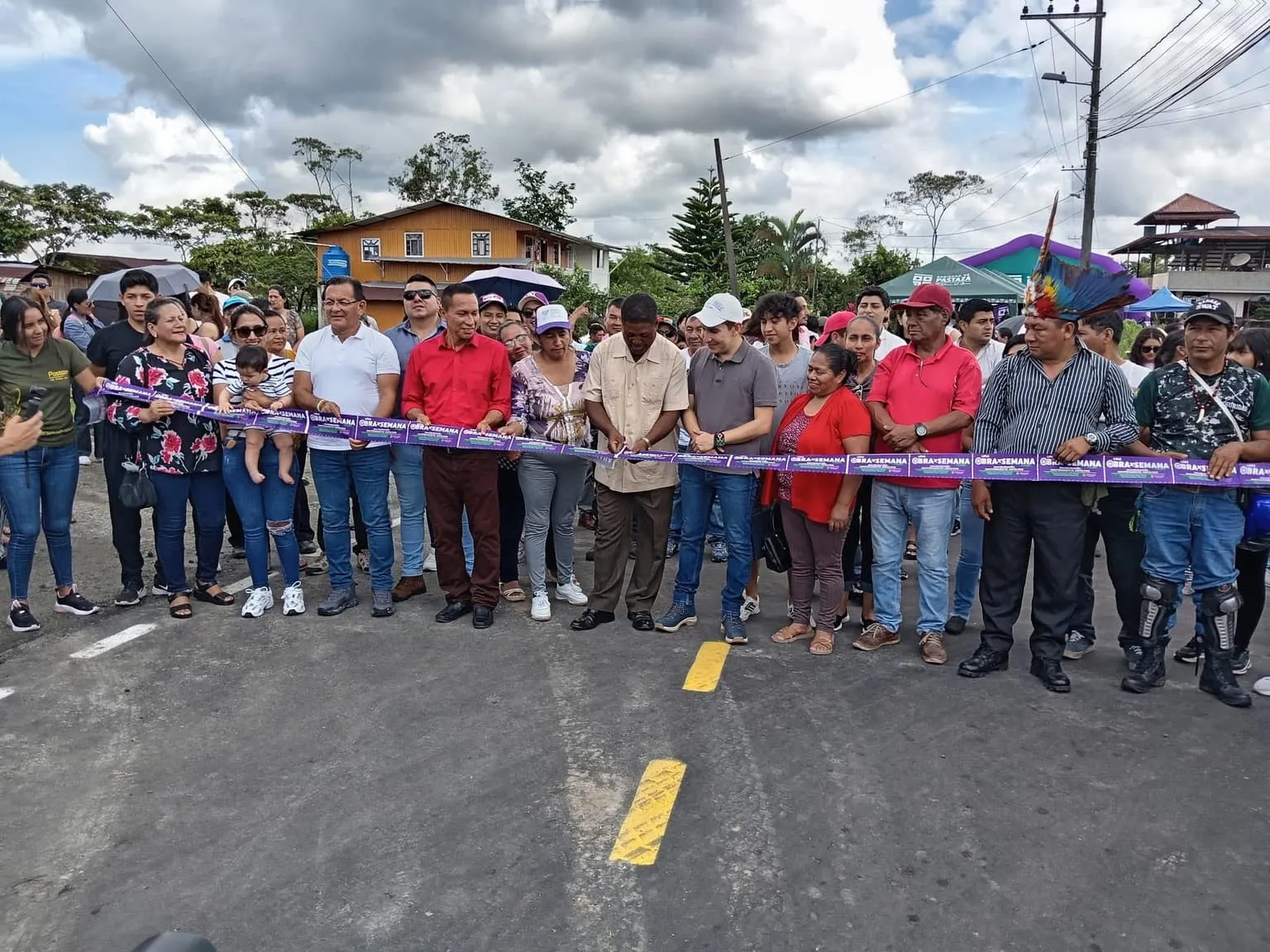 Lee más sobre el artículo Prefectura de Pastaza entregó obra vial 1800 m de asfaltado.