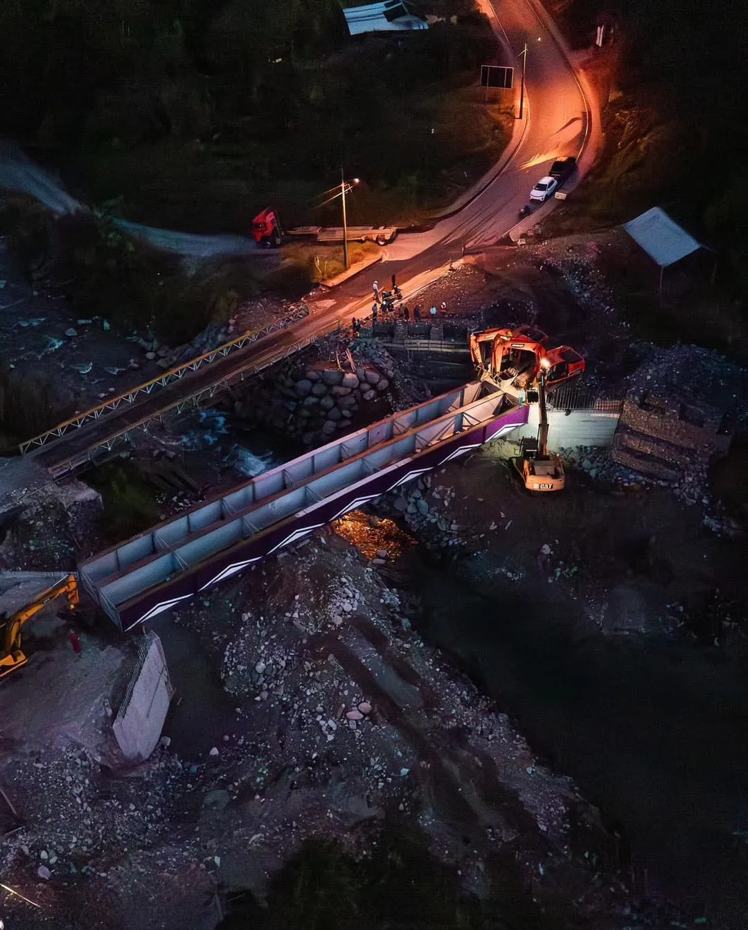 Lee más sobre el artículo El puente sobre el río Tigre en Mera amanece con nuevos bríos.