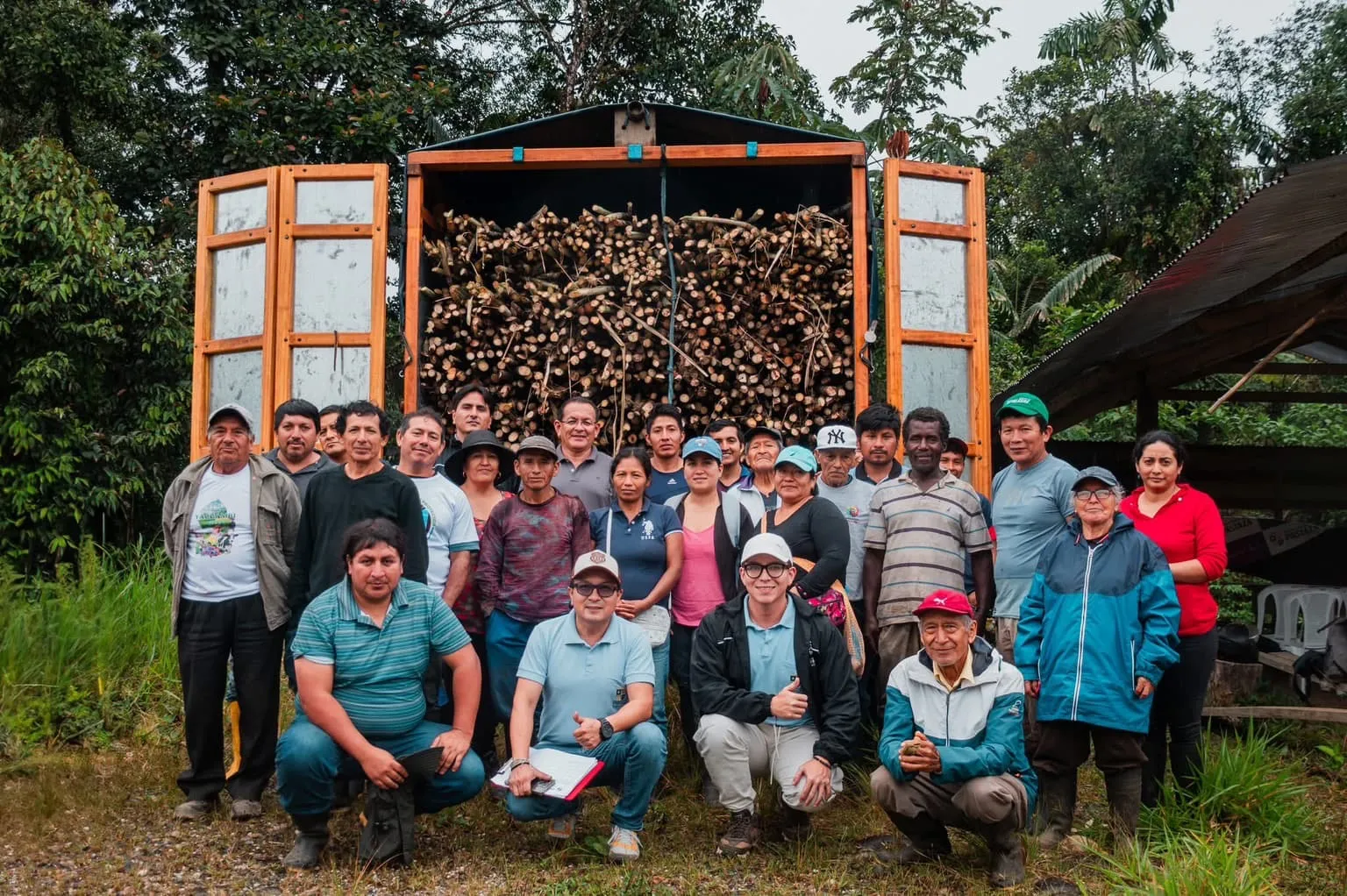 Lee más sobre el artículo Entrega de semillas de caña de azúcar a la Colonia 04 de Agosto.
