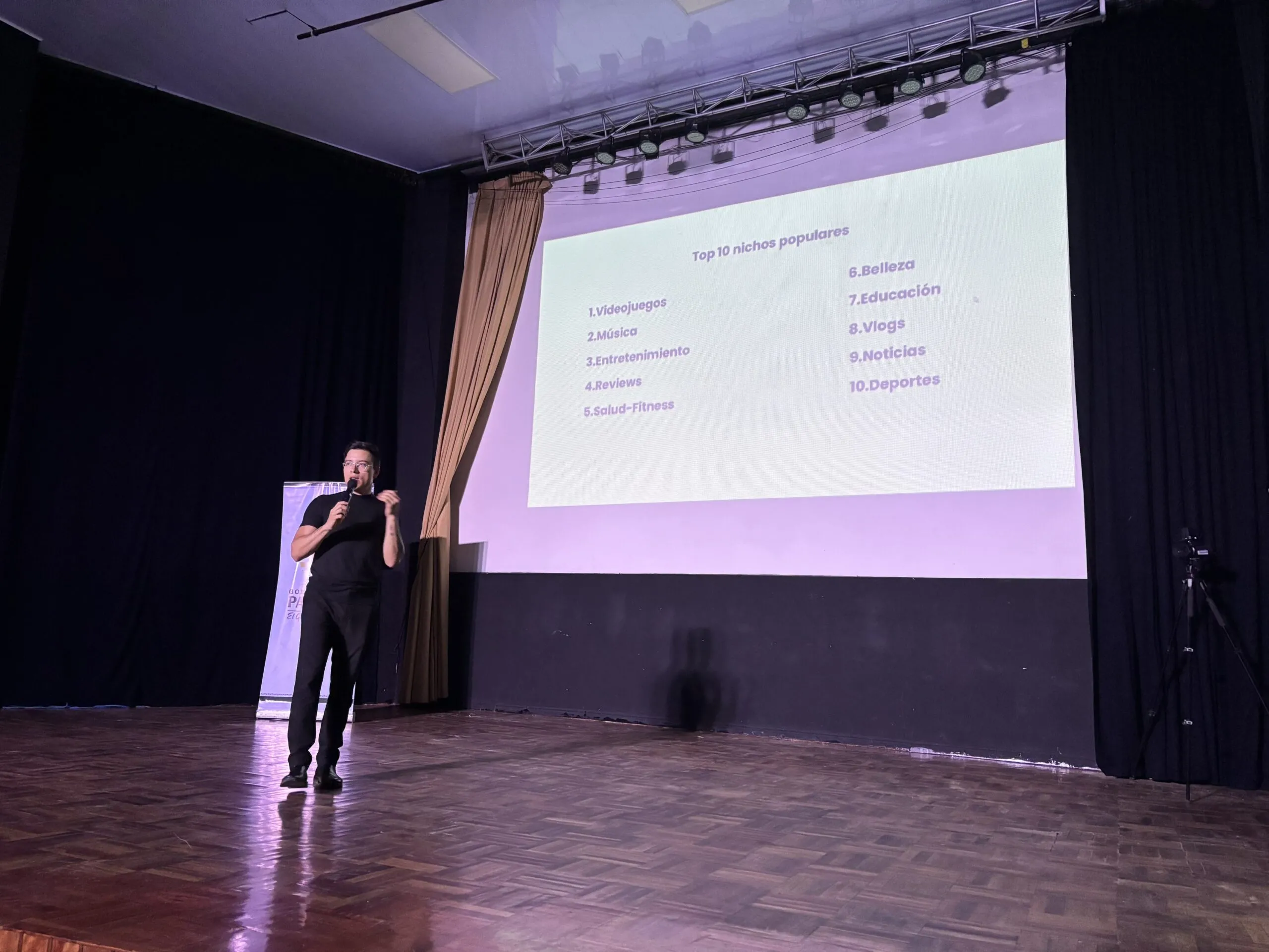 Lee más sobre el artículo Taller de video profesional con celular impartido por Kristoph Pozo.