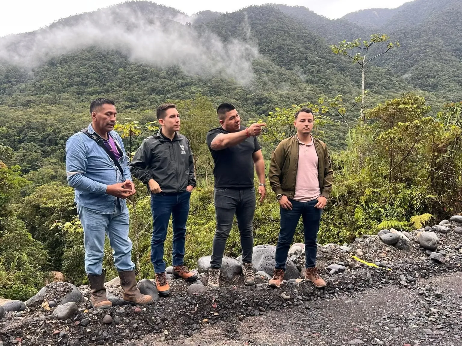 Lee más sobre el artículo Transmisión. Culminaron trabajos Sector Kilo 2 vía Puyo-Baños.