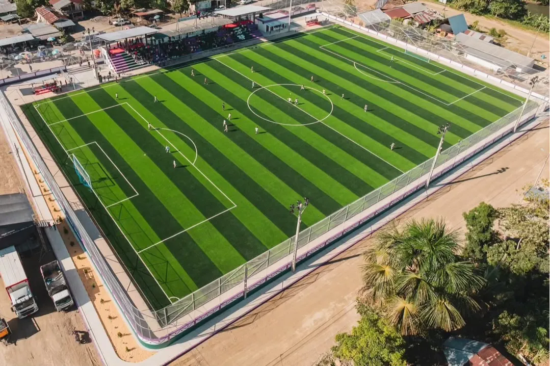 Lee más sobre el artículo Nota video. Canelos recibió estadio de césped sintético.
