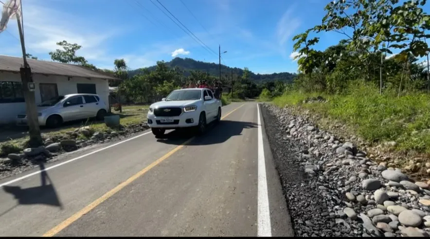 Lee más sobre el artículo Nota video. Obra vial fue entregada por Prefectura de Pastaza en Arajuno.