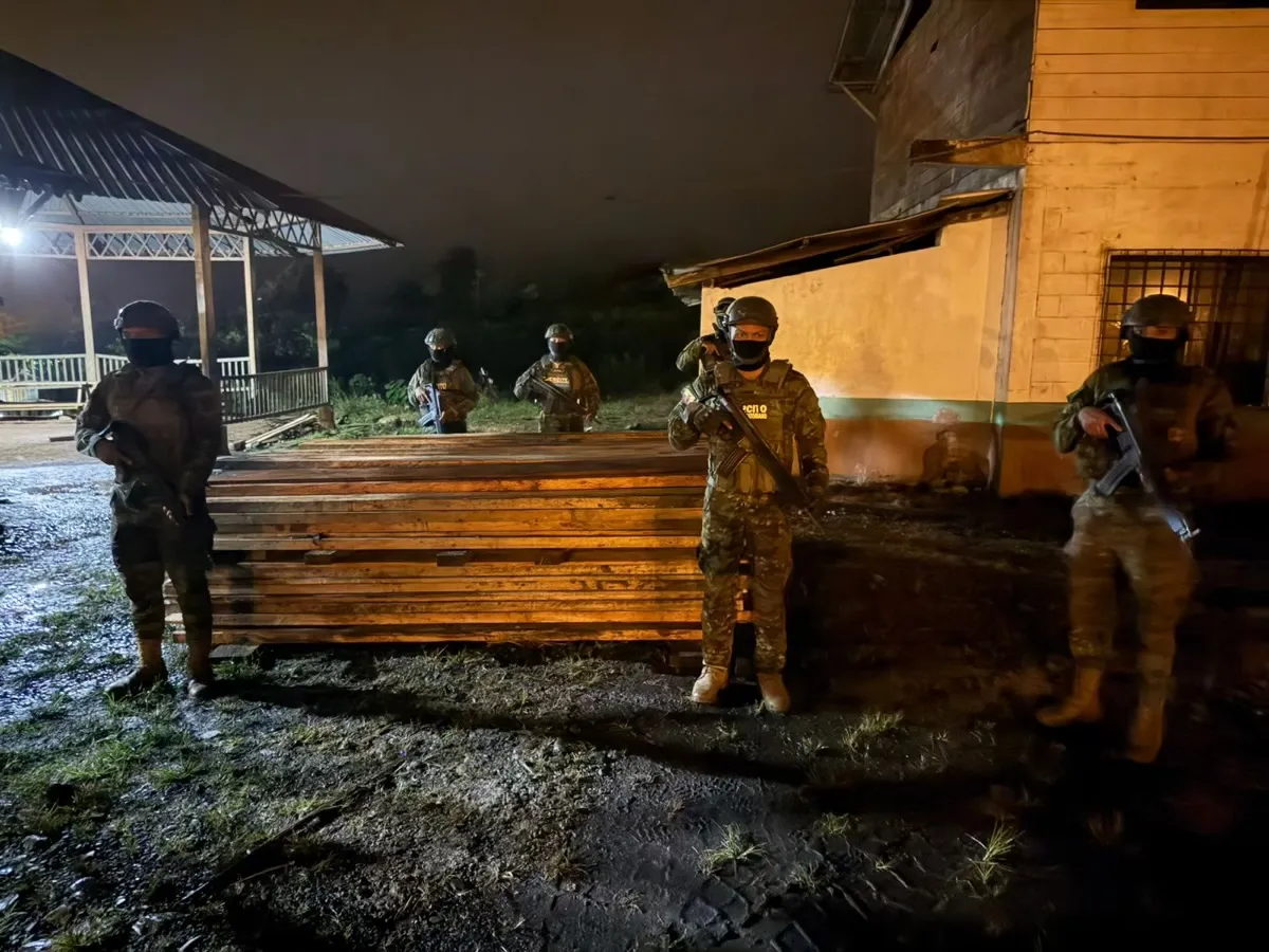 Lee más sobre el artículo Militares incautaron madera ilegal en Taisha.